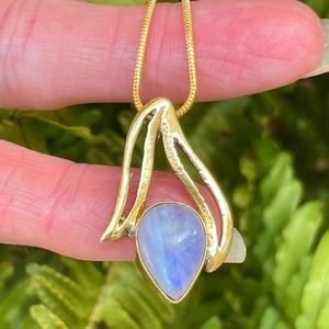 😵 Gold Vermeil Rainbow Flash moonstone Yellow Gold Dainty Simple AAA crystal